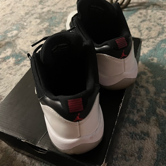 Nike Jordan 11 - Picture 6 of 9